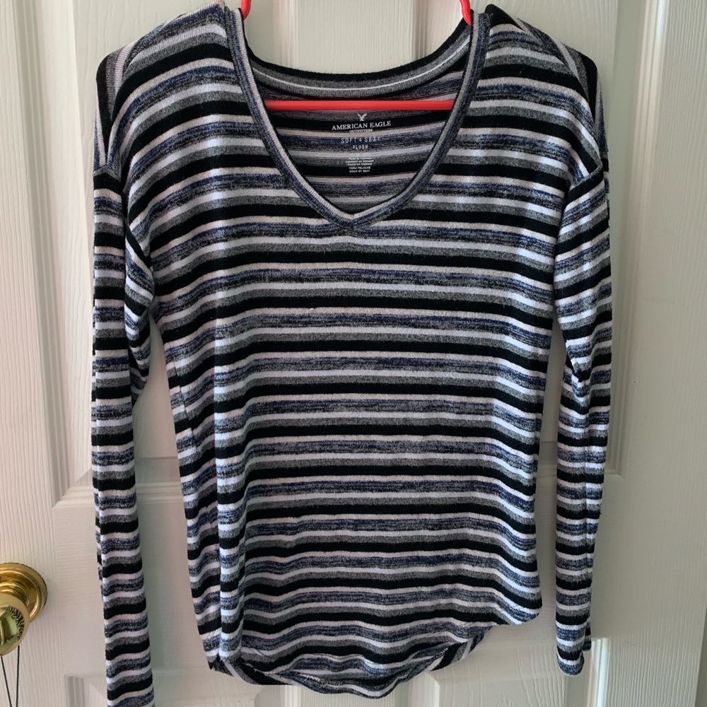 American Eagle longsleeve